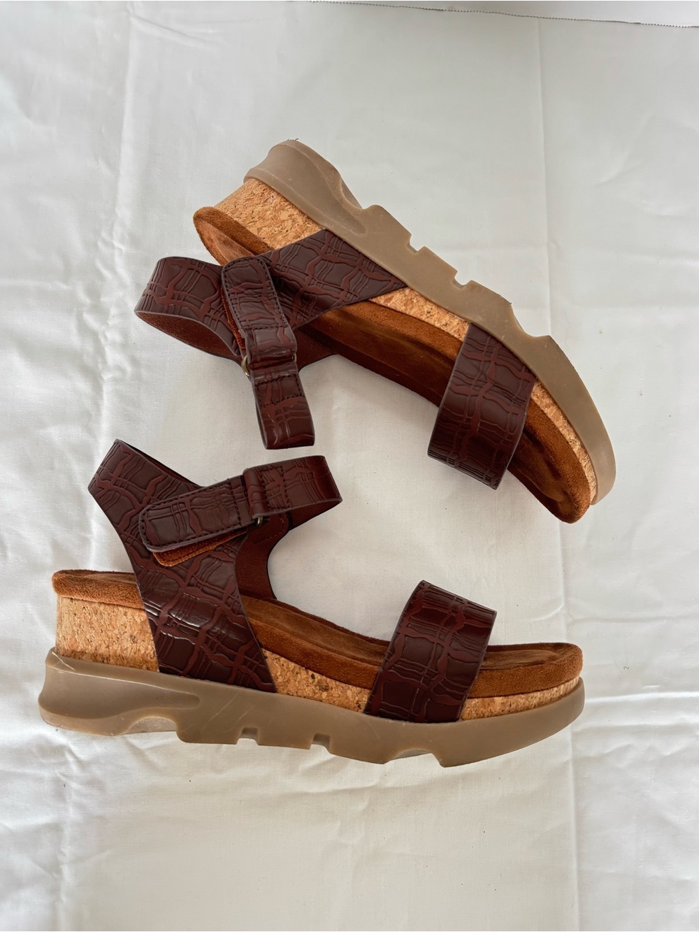 Natural Reflections Women's Dark Brown Croc-Textured Platform Sandals Size 9